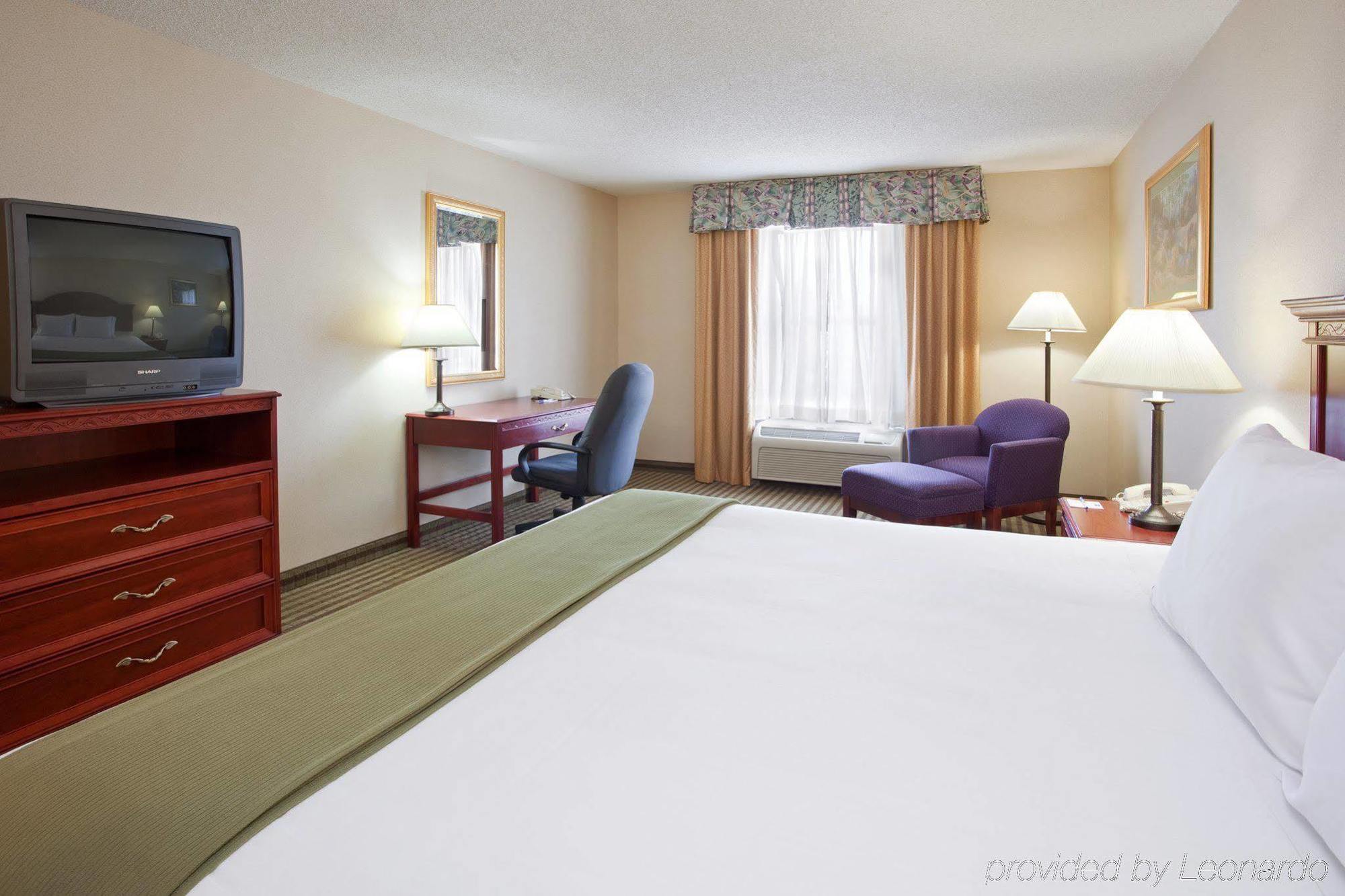 Holiday Inn Express Hotel & Suites Circleville By Ihg Екстер'єр фото